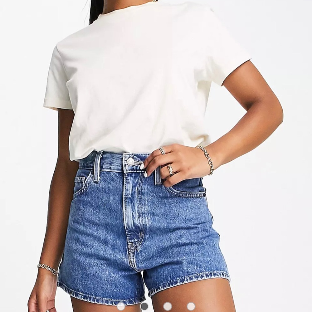 Levi’s mom shorts